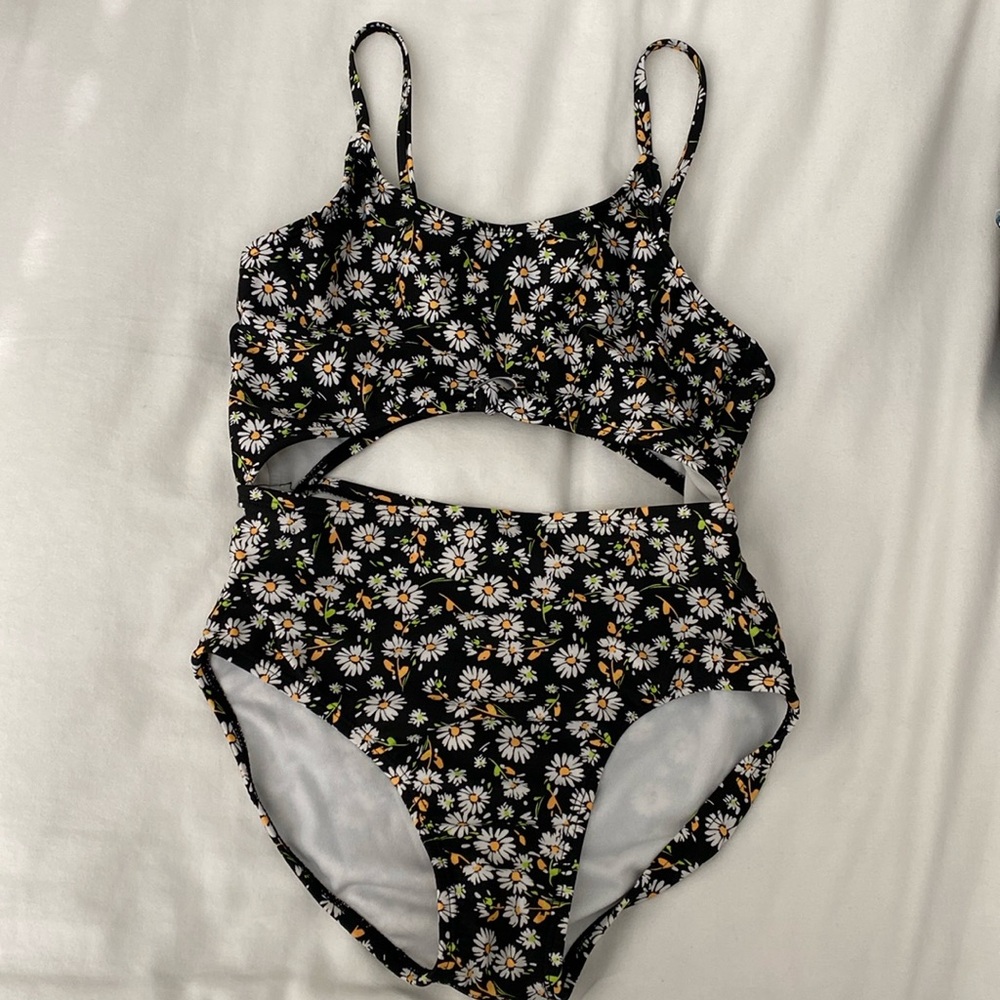 Art Class girls one piece swimsuit. Size 10/12.